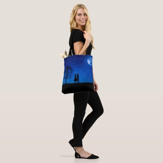 Lovers onder volle maan tote bag (Op model)