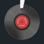 Lovers Romantic Vinyl Ornament<br><div class="desc">Gepersonaliseerde keepaardversiering voor muziekliefhebbers met retro vinyl met aangepaste namen,  bruiloft-/verloving-datum en liefdescitaat. De tekst en de kleur kunnen worden veranderd.</div>