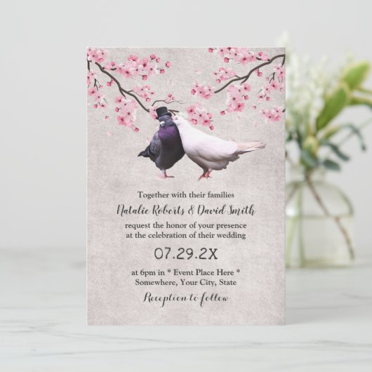 Lovevogels en Cherry Blossom Floral Wedding Kaart (Staand voorkant)