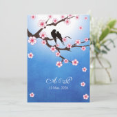 Lovevogels en Sakura - Blauwe achtergrond Kaart (Staand voorkant)