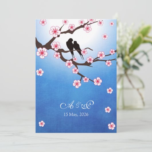 Lovevogels en Sakura - Blauwe achtergrond Kaart (Staand voorkant)