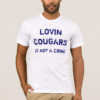 LOVIN COUGARS IS GEEN CRIMINALITEIT T-SHIRT