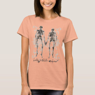 Loving in de 'Death's Embrace' T-shirt
