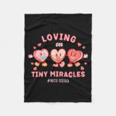 Loving On Tiny Miracles Nicu Squad Valentines Neon Fleece Deken (Voorkant)