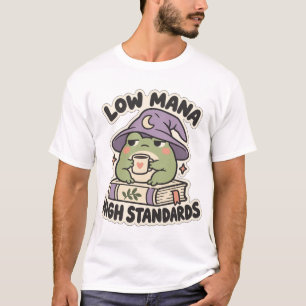 Low Mana Hoge Standaarden Cozy Frog Wizard T-shirt
