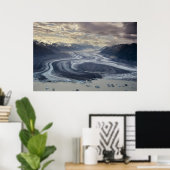 Lowell Glacier stroomt in de Alsek Poster (Thuiskantoor)