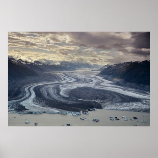 Lowell Glacier stroomt in de Alsek Poster (Voorkant)