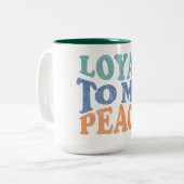 Loyal to My Peace Mugs & Cups Tweekleurige Koffiemok (Voorkant links)