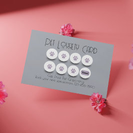 Loyaliteit van hondenpoten bij het verzorgen van h visitekaartje