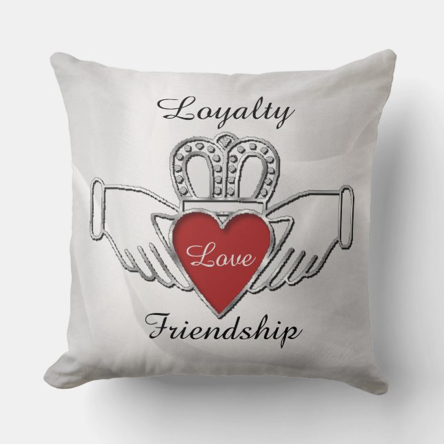 Loyalty Love Friendship Claddagh White Pillow Kussen (Voorkant)