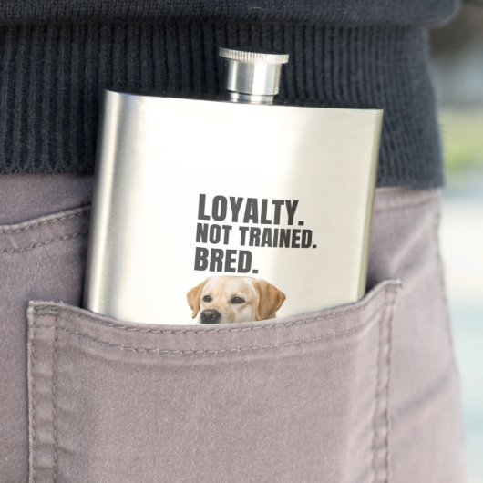 Loyalty. Not Trained. Bred. Yellow Lab Flacon (Voorbeeld)