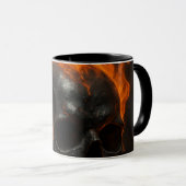 Loyalty Taste Better” – Flaming Skull Tribal Mug Mok (Voorkant rechts)