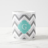 Lt. 2 Gray White Chevron Aqua Monogram Grote Koffiekop (Voorkant)