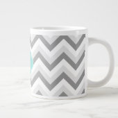 Lt. 2 Gray White Chevron Aqua Monogram Grote Koffiekop (Rechts)