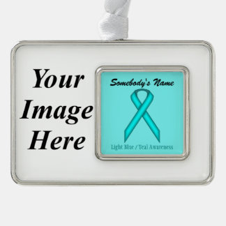 Lt Blue/Blauwgroen Standard Ribbon Tmpl(H-I) door Verzilverd Omlijst Ornament