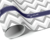 Lt Gray Med Gray White Chevron Navy Name Monogram Cadeaupapier (Rol Hoek)