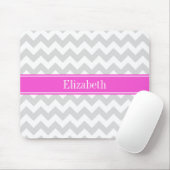 Lt Gray White Chevron Hot Pink Name Monogram Muismat (Met muis)