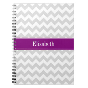 Lt Gray White Chevron Paarse naam Monogram Notitieboek