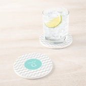 Lt Gray White Chevron Rnd Aqua Name Monogram Zandsteen Onderzetter (Zijkant)