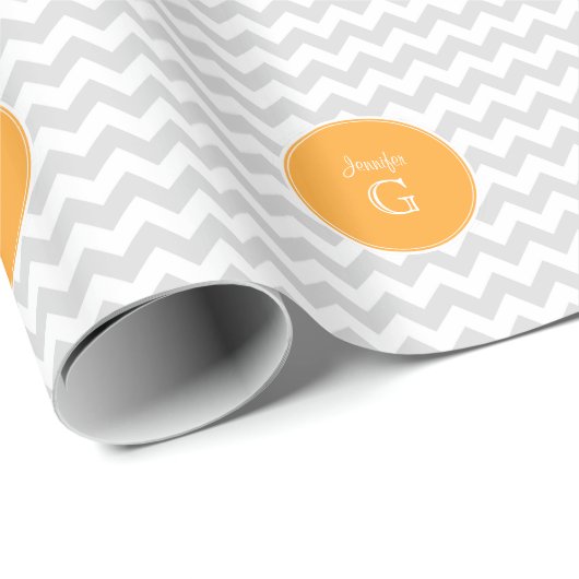 Lt Gray White Chevron Rnd Cantaloupe Name Monogram Cadeaupapier (Rol Hoek)