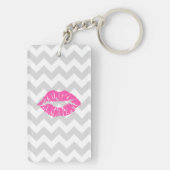 Lt Gray White Chevron, Roze lipstick Kiss Sleutelhanger (achterkant)