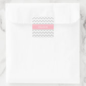 Lt Gray White Chevron Zigzag Pink Naam Monogram Vierkante Sticker (Tas)