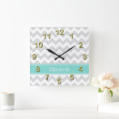 Lt Gray Wht Chevron Aqua Turquoise Naam Monogram Vierkante Klok (Huis)