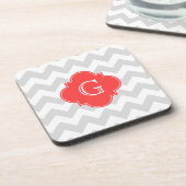 Lt Gray Wht Chevron Coral Red Quatrefoil Monogram Onderzetter (Linkerzijde)