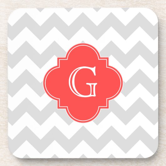 Lt Gray Wht Chevron Coral Red Quatrefoil Monogram Onderzetter (Voorkant)