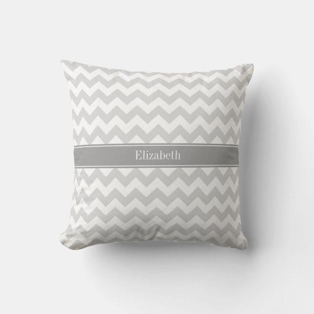 Lt Gray Wht Chevron Gray Name Monogram Kussen (Voorkant)