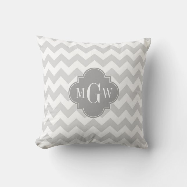 Lt Gray Wht Chevron Gray Quatrefoil 3 Monogram Kussen (Voorkant)