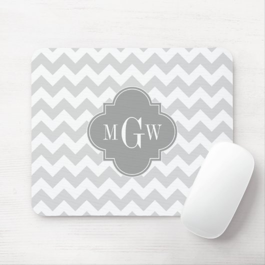 Lt Gray Wht Chevron Gray Quatrefoil 3 Monogram Muismat (Met muis)