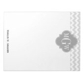 Lt Gray Wht Chevron Gray Quatrefoil 3 Monogram Notitieblok (Voorkant)