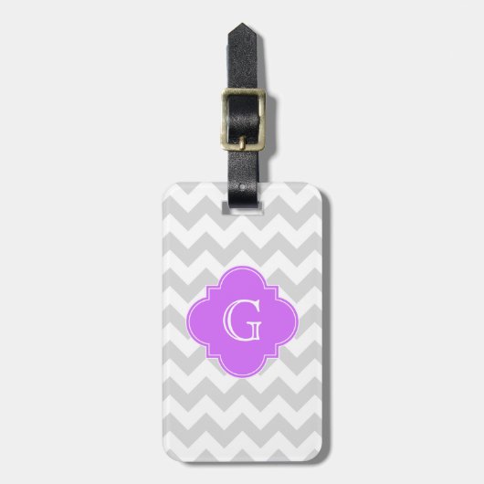 Lt Gray Wht Chevron Lila Quatrefoil Monogram Bagagelabel (Voorkant verticaal)