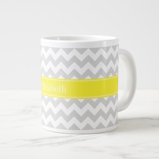 Lt Gray Wht Chevron Yellow Name Monogram Grote Koffiekop (Voorkant rechts)