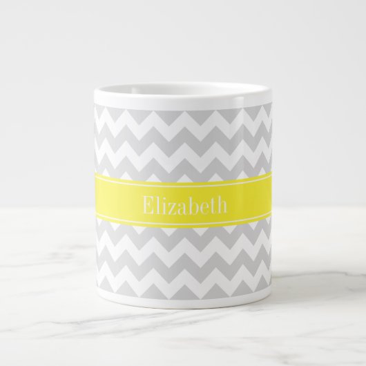 Lt Gray Wht Chevron Yellow Name Monogram Grote Koffiekop (Voorkant)