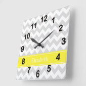 Lt Gray Wht Chevron Yellow Name Monogram Vierkante Klok (Hoek)