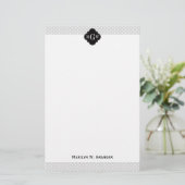 Lt Gray Wht Polka Dots Black Quatrefoil 3 Monogram Briefpapier (Staand voorkant)
