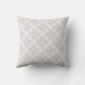 Lt Gray Witte Fancy Quatrefoil 3 Initiaal Monogram Kussen (Achterkant)