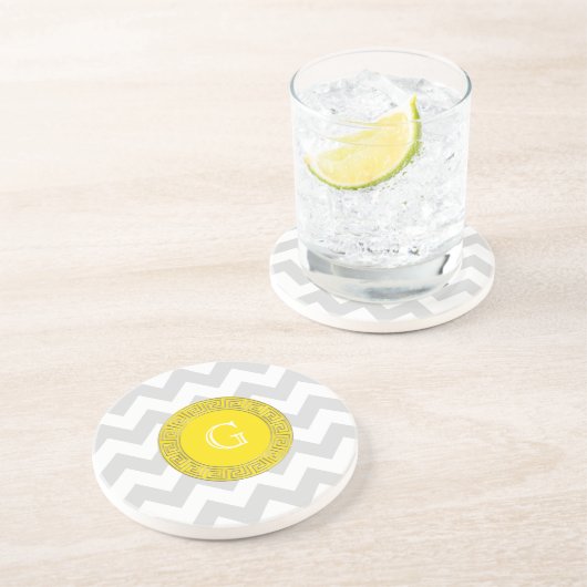 LT Grijs Wit Chevron Geel Grieks Sleutel Monogram Zandsteen Onderzetter (Zijkant)