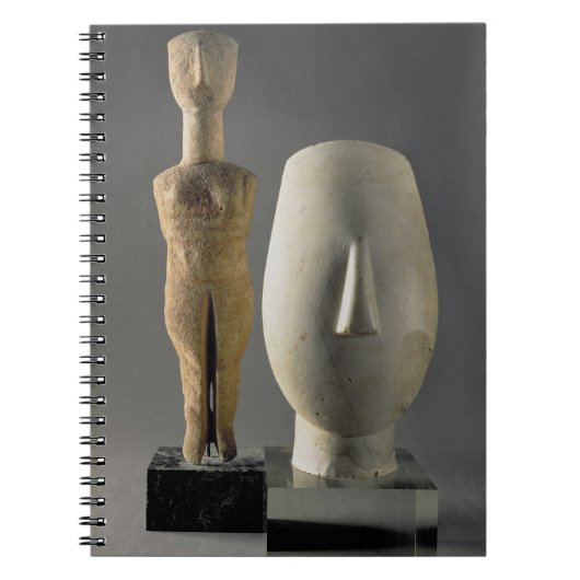 (Lto R) Figurine met gekruisde armen, Cycladic; ho Notitieboek (Voorkant)