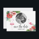Luau Flamingo Tropical Floral Photo Save the Date<br><div class="desc">Elegant,  exotisch,  bestemmingskaartontwerp met Luau Hawaiian Waterverf Flowers Bouquets en flamingos. Het gebruik past hulpmiddel aan om uw info toe te voegen,  doopvonten,  kleuren te veranderen. Vervang deze foto door de jouwe,  en zet hem achter. Ga voor overeenkomende objecten naar het Collectie Tropische Floral Luau Flamingo Wedding.</div>