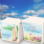 Luau Summer Beach Funny My Time Baby shower Bedankdoosjes<br><div class="desc">Baby shower gunstboxen die u op de achterkant kunt personaliseren met uw bedankbericht. De voorkant heeft een leuke woordspeling die luidt "Het is bijna Mai Tai'm maar voor nu laten we ontspannen!" - ideaal voor spa verwennerij gunsten, cocktail theezakjes of mini mocktails om te poppen als je pop! Beide kanten...</div>