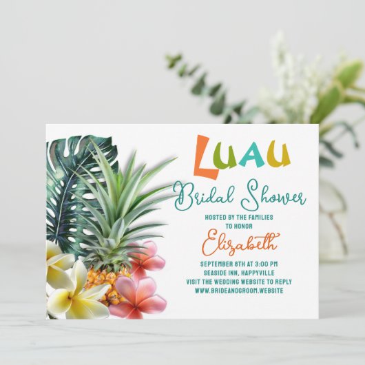 Luau Vrijgezellenfeest Pineapples Plumeria Invitat Kaart (Staand voorkant)