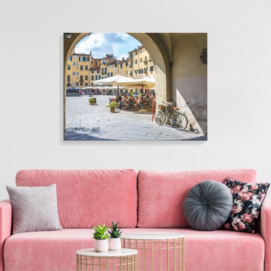 Lucca Piazza Anfiteatro uitzicht canvas print (Insitu (Woonkamer))