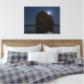 Lucht boven Haystack Rock | Cannon Beach, Oregon Canvas Afdruk (Insitu (Slaapkamer))