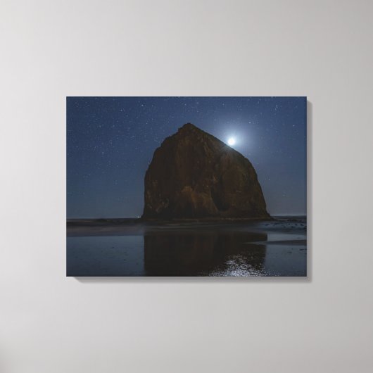 Lucht boven Haystack Rock | Cannon Beach, Oregon Canvas Afdruk (Voorkant)