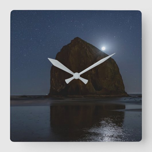 Lucht boven Haystack Rock | Cannon Beach, Oregon Vierkante Klok (Voorkant)