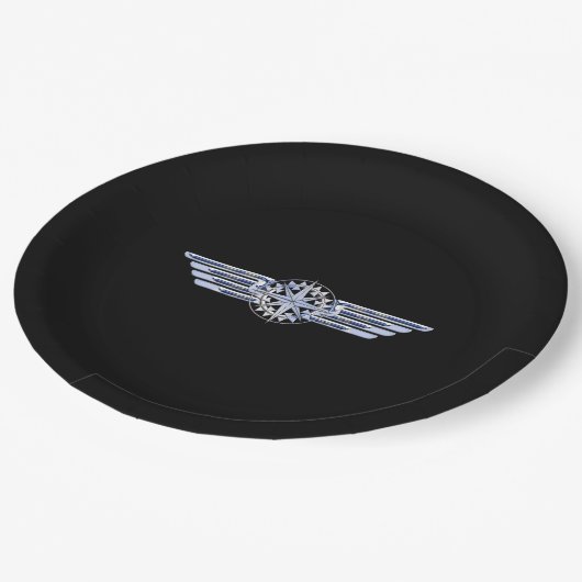 Lucht- en vliegenpakket als vleugellam op zwart papieren bordje (Gekanteld)