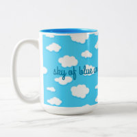 lucht van blauwe en fluffy witte wolken - mok